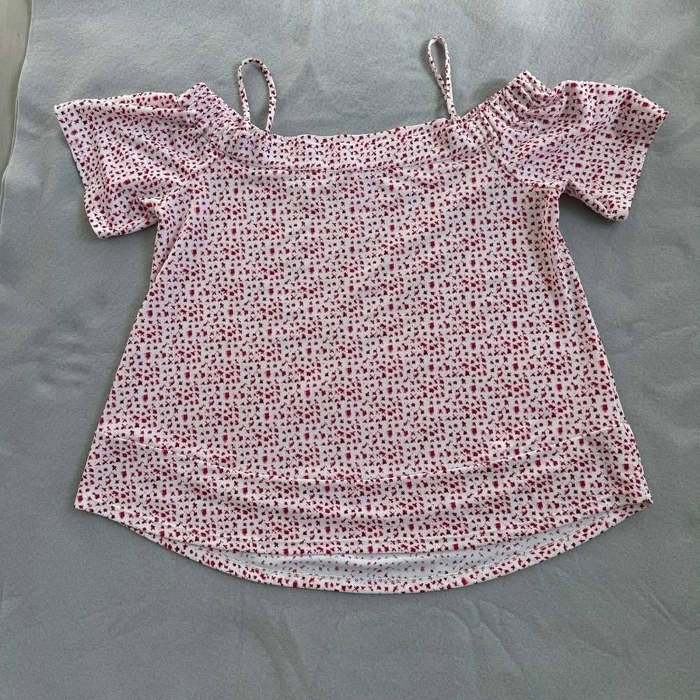 Essentials by Milano Top Square Neck Cold Shoulder Size L